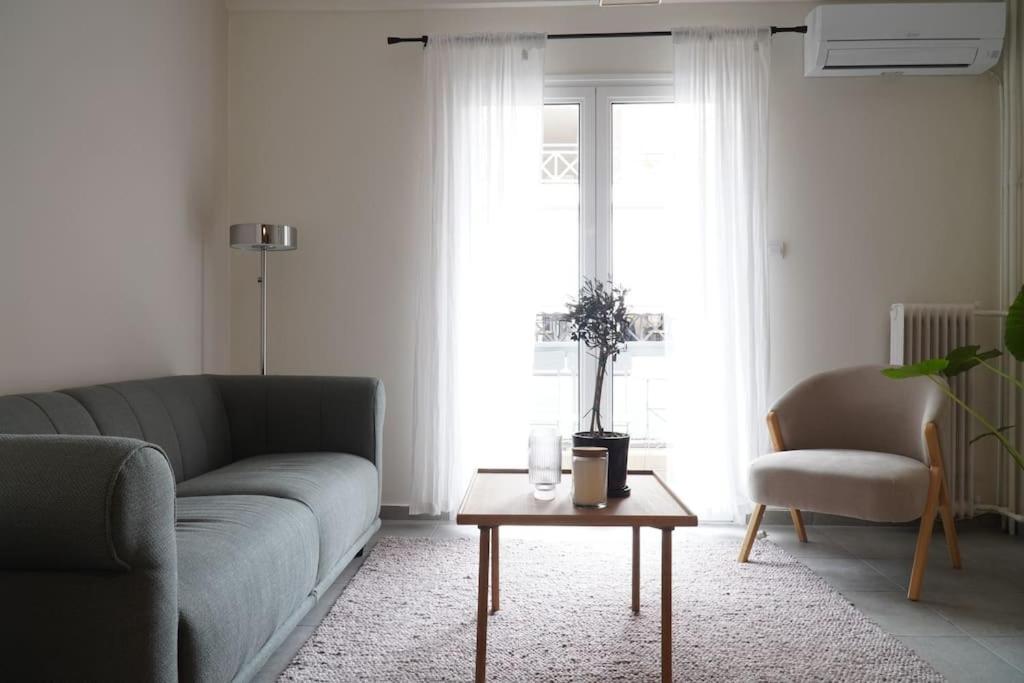Charming Apartment In Keramikos Афіни Екстер'єр фото